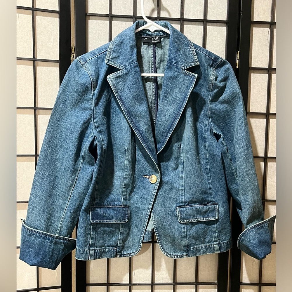 Attyre Denim VINTAGE Jacket ONE BUTTON CLOSE, BRACELET LENGTH SLEEVEES SIZE XS
